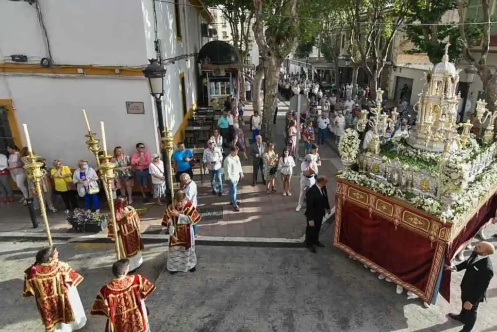 What Festivals Can You Learn About During a Free Tour Cádiz?