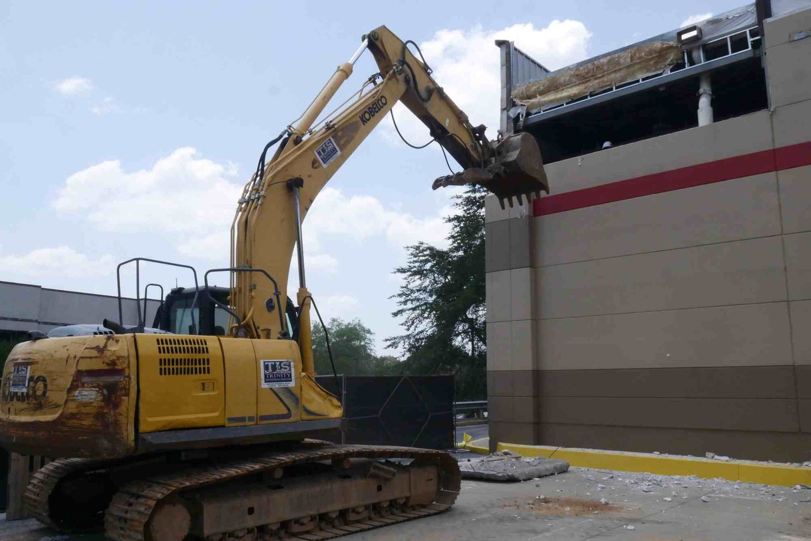 Reliable Demolition Services in Lindale: Safe and Efficient Solutions