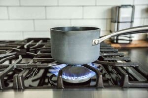 Why Gas Stove Burners Create Orange Flames — Practical Tips for Beginners