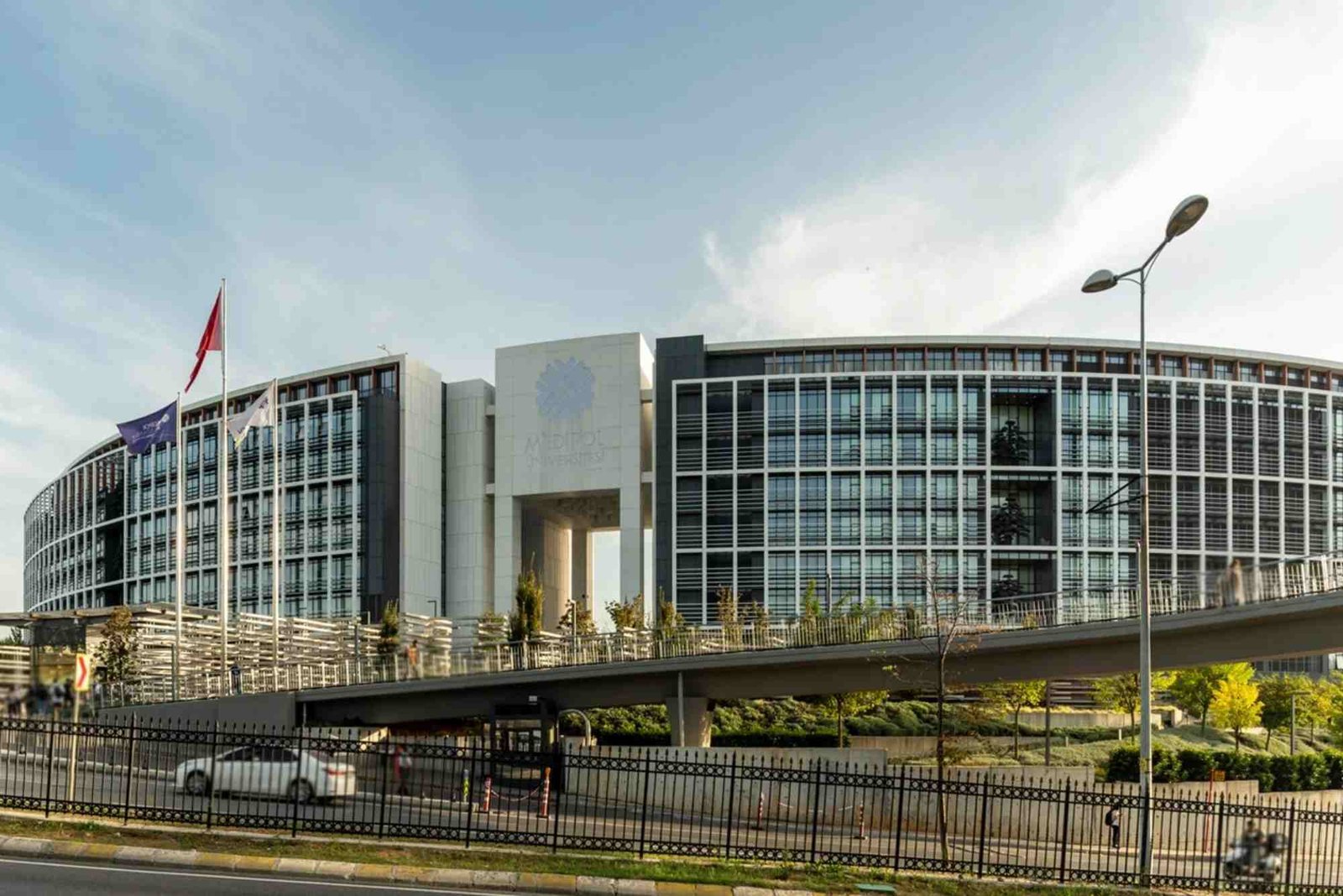 التقديم لجامعة ميديبول للطلاب الأجانب عبر موقع الجامعة