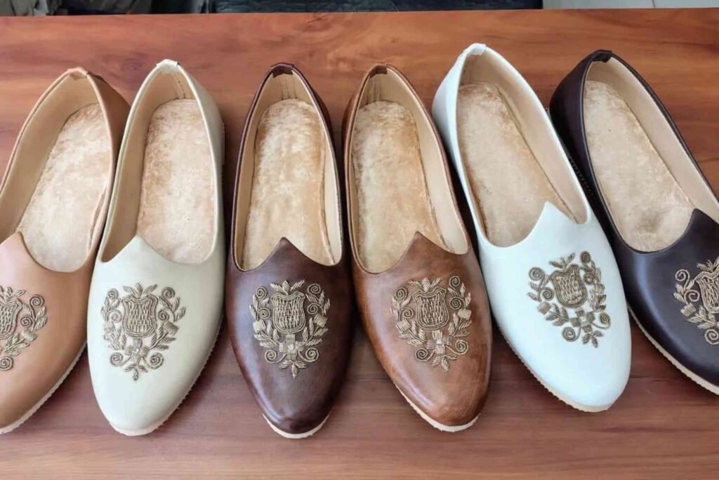 How to What Footwear To Wear With Kurta Pajama — Tips & Checklist